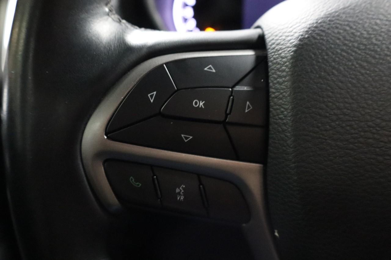 Jeep Grand Cherokee Vehicle Full-screen Gallery Image 18
