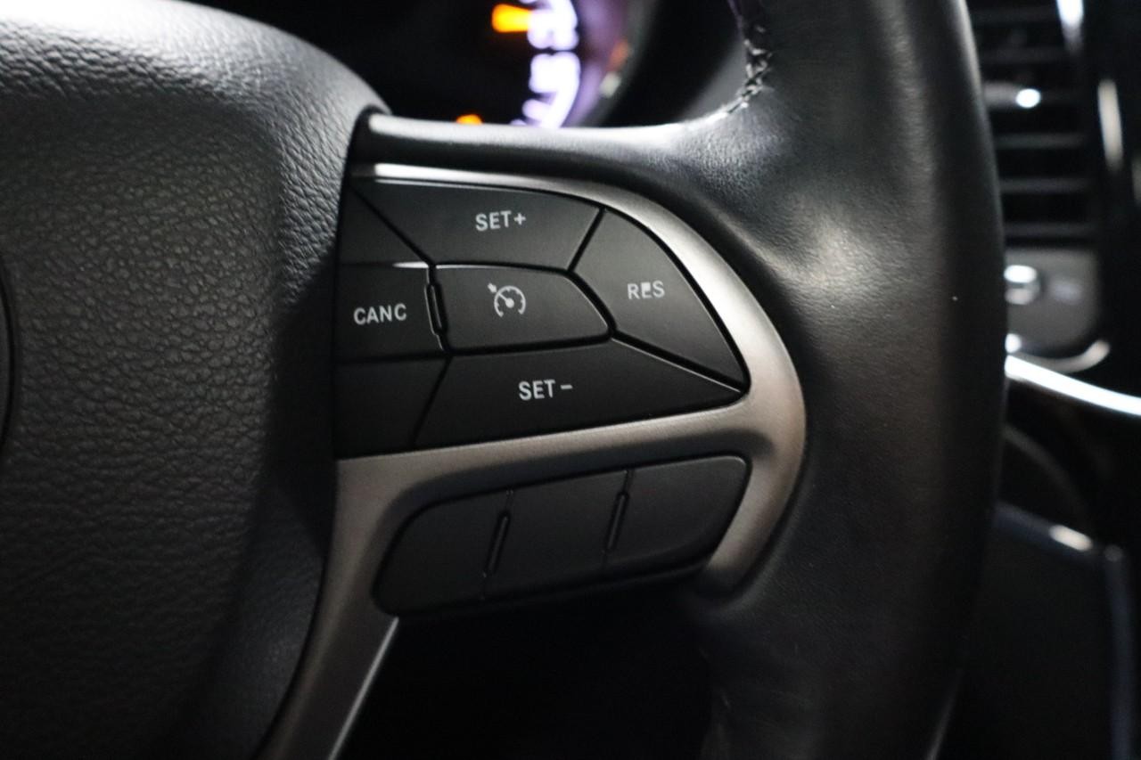 Jeep Grand Cherokee Vehicle Full-screen Gallery Image 19
