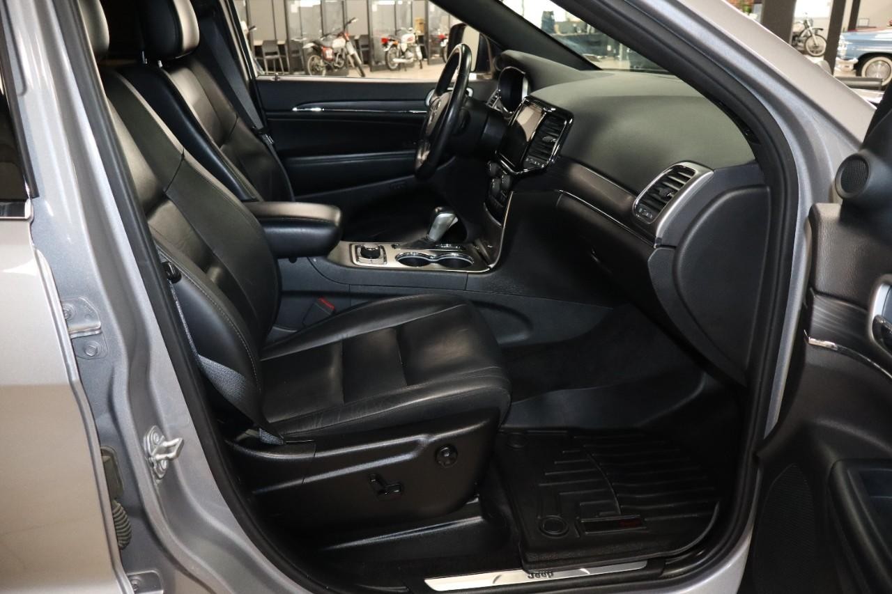 Jeep Grand Cherokee Vehicle Full-screen Gallery Image 30
