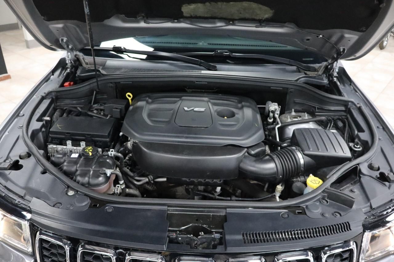 Jeep Grand Cherokee Vehicle Full-screen Gallery Image 31