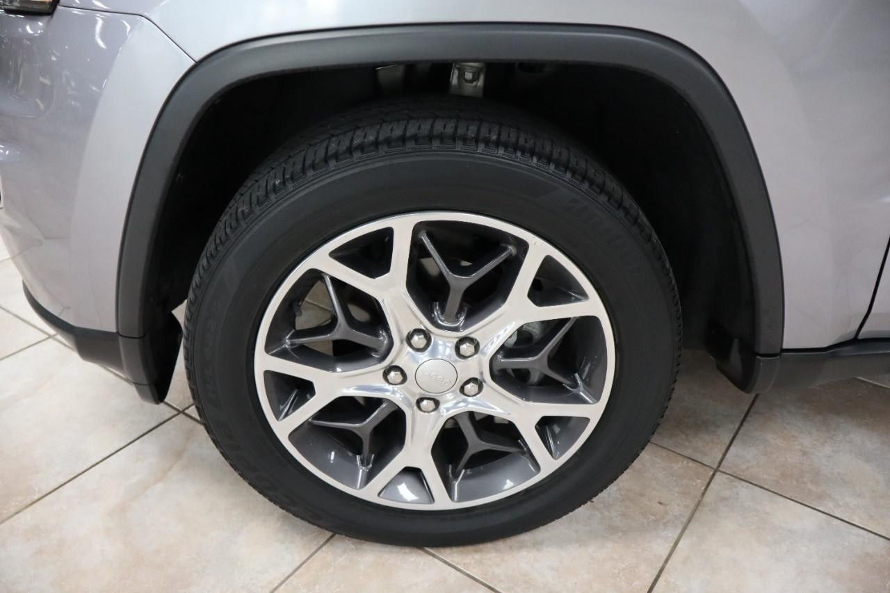 Jeep Grand Cherokee Vehicle Full-screen Gallery Image 32