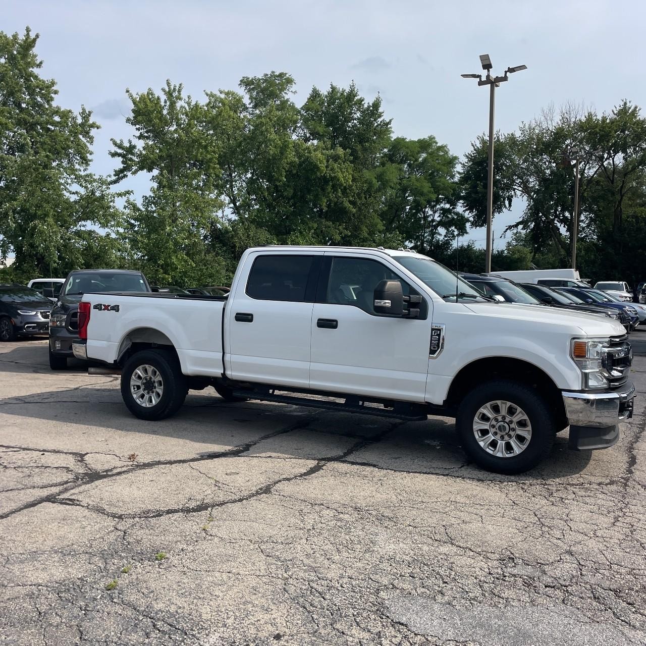 Ford Super Duty F-250 SRW Vehicle Full-screen Gallery Image 7