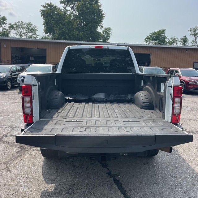 Ford Super Duty F-250 SRW Vehicle Full-screen Gallery Image 5