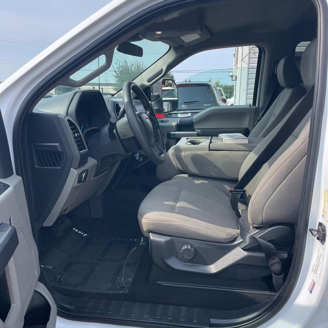 Ford Super Duty F-250 SRW Vehicle Full-screen Gallery Image 11