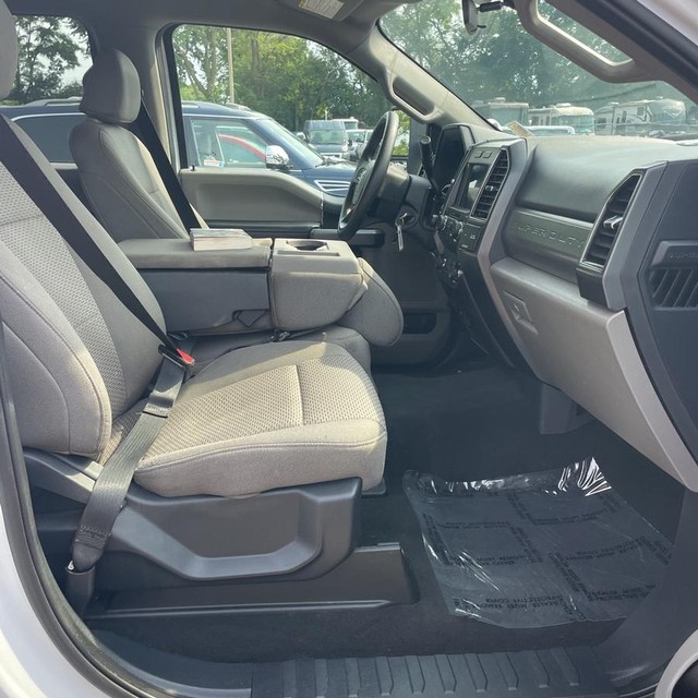 Ford Super Duty F-250 SRW Vehicle Full-screen Gallery Image 12