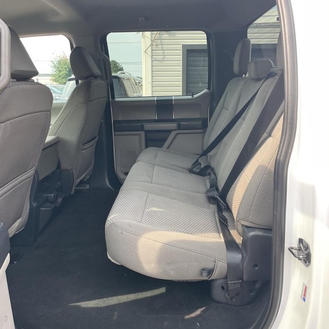 Ford Super Duty F-250 SRW Vehicle Full-screen Gallery Image 13