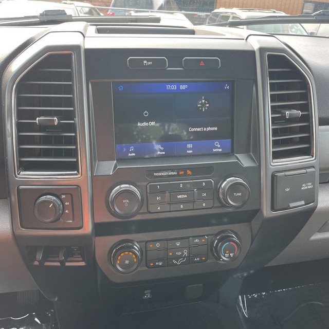 Ford Super Duty F-250 SRW Vehicle Full-screen Gallery Image 16