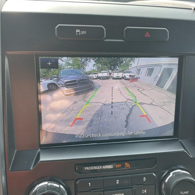 Ford Super Duty F-250 SRW Vehicle Full-screen Gallery Image 17