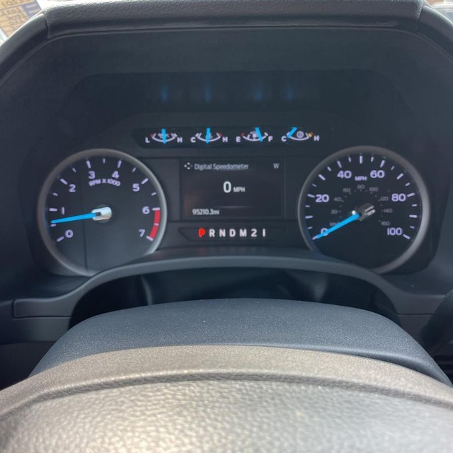 Ford Super Duty F-250 SRW Vehicle Full-screen Gallery Image 18