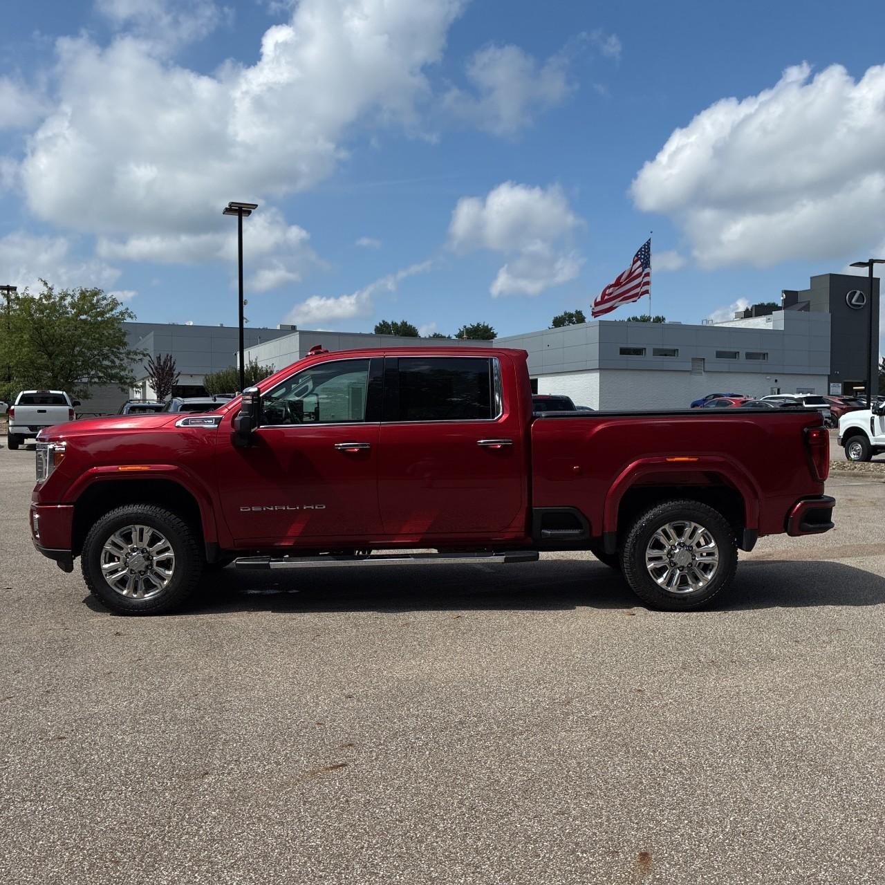 GMC Sierra 2500HD Vehicle Full-screen Gallery Image 2