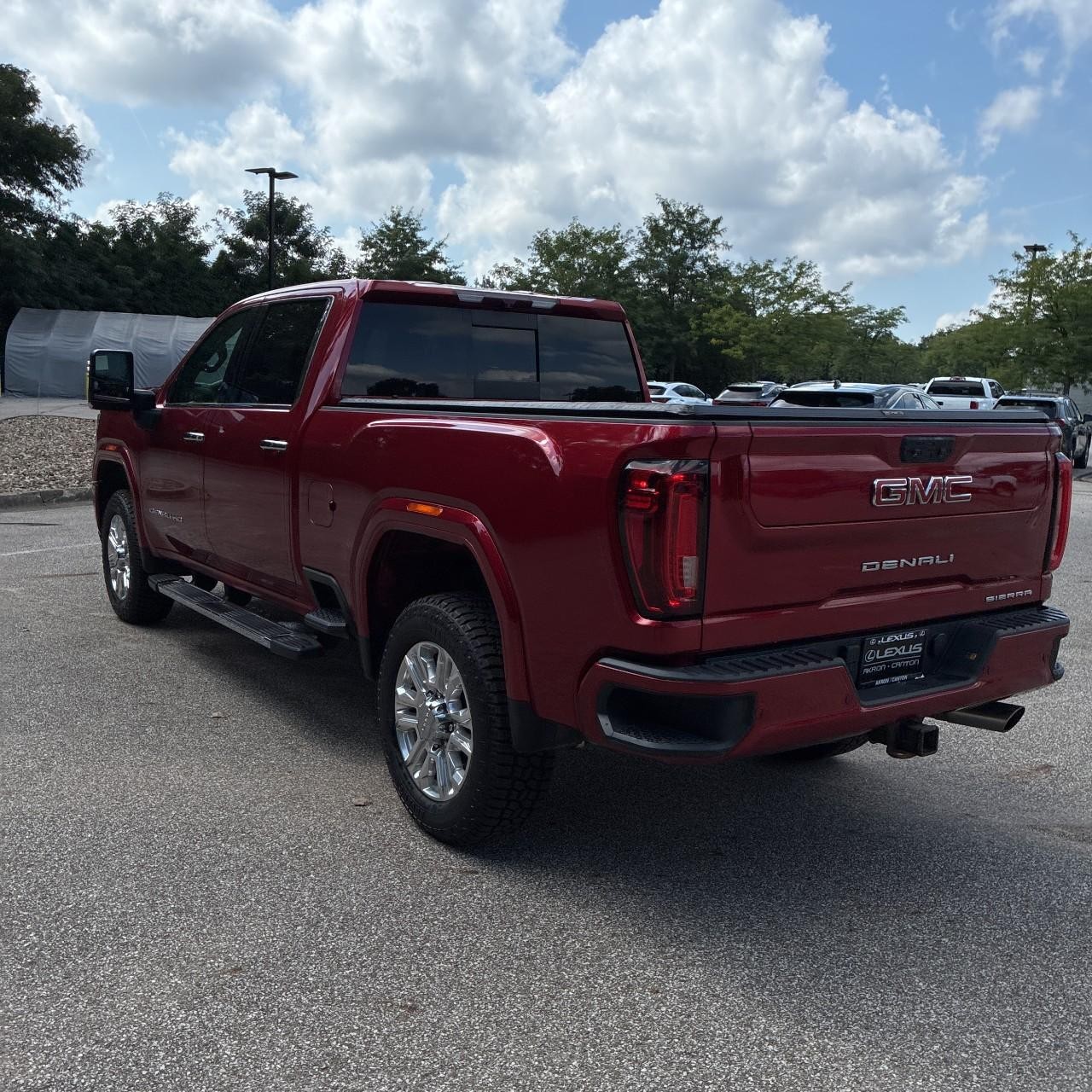 GMC Sierra 2500HD Vehicle Full-screen Gallery Image 3