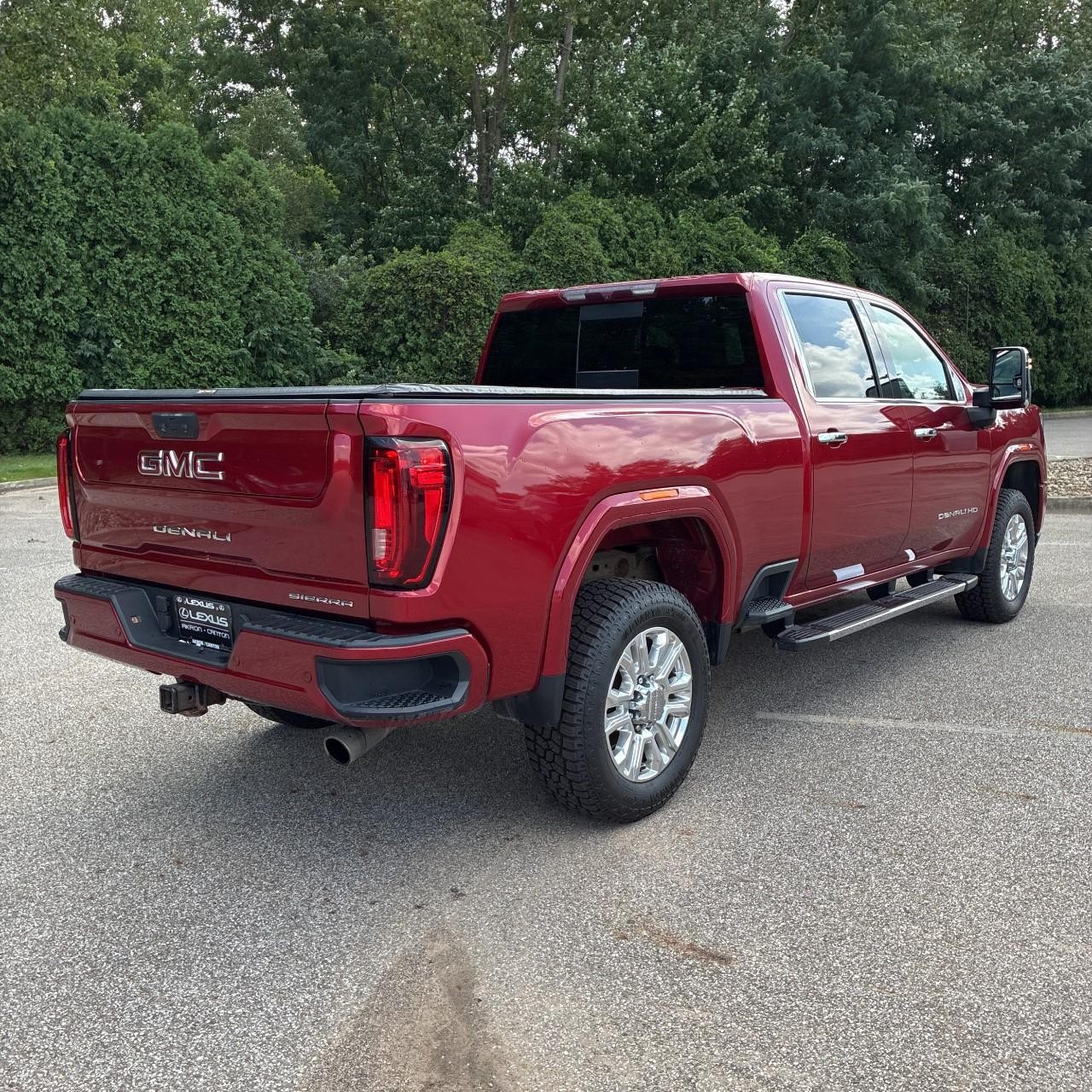 GMC Sierra 2500HD Vehicle Full-screen Gallery Image 4