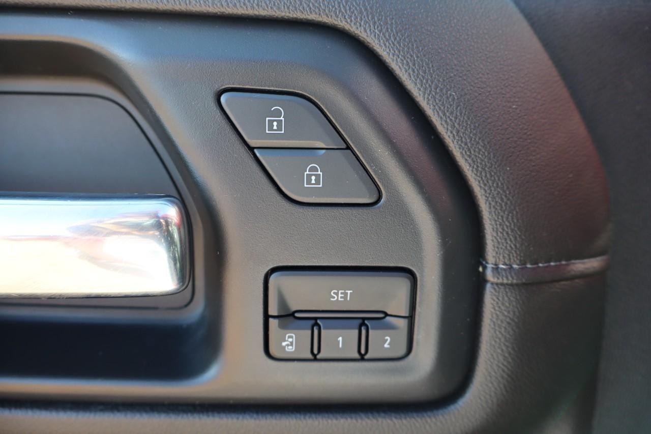 GMC Sierra 2500HD Vehicle Full-screen Gallery Image 10