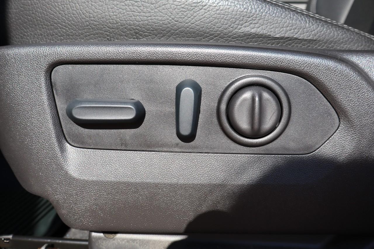 GMC Sierra 2500HD Vehicle Full-screen Gallery Image 12