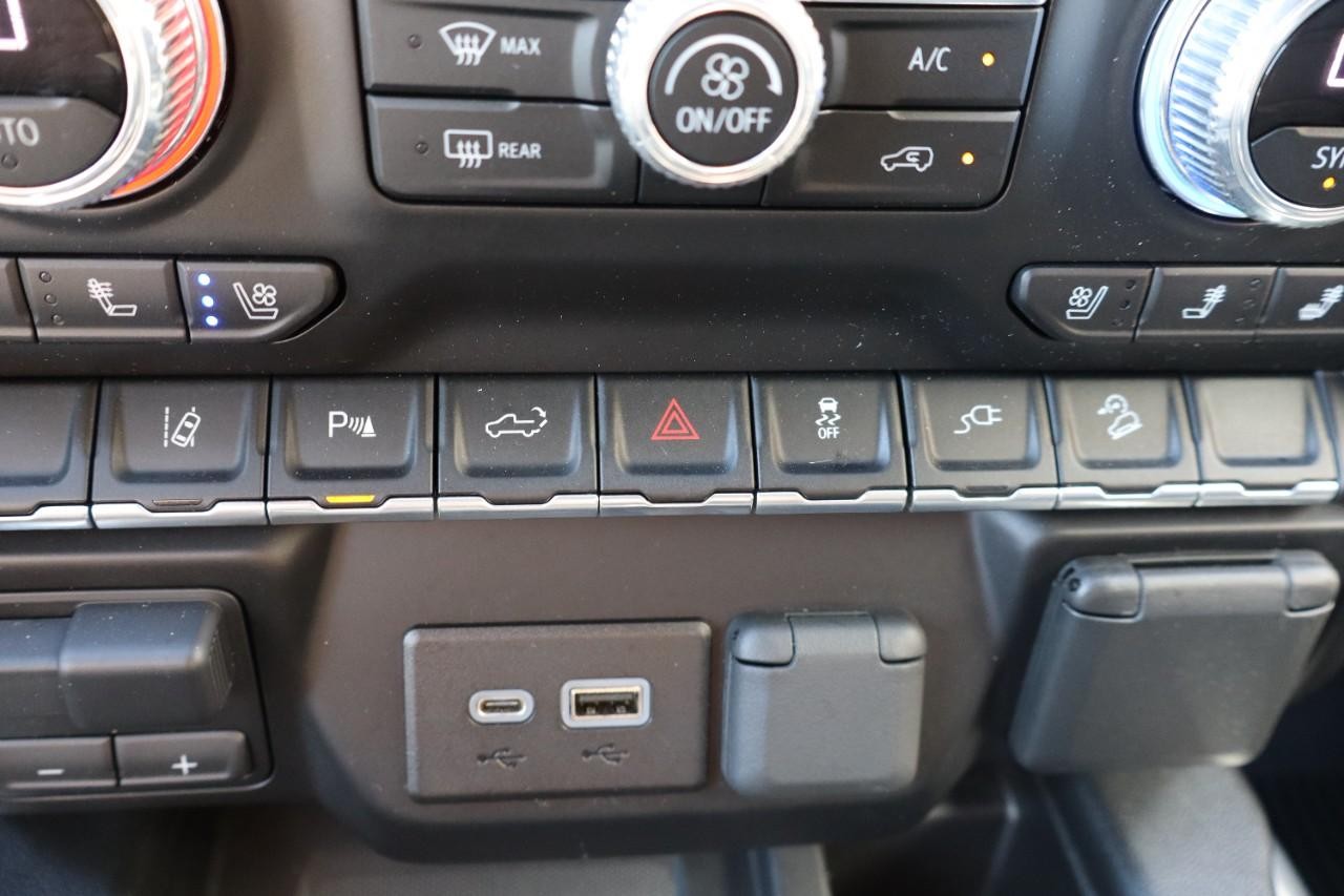 GMC Sierra 2500HD Vehicle Full-screen Gallery Image 24