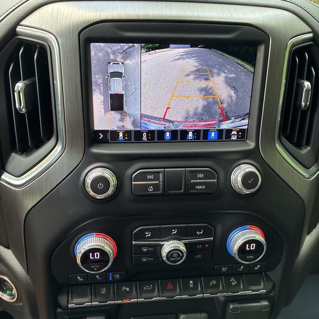 GMC Sierra 2500HD Vehicle Full-screen Gallery Image 15