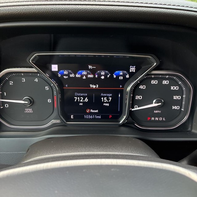 GMC Sierra 2500HD Vehicle Full-screen Gallery Image 16
