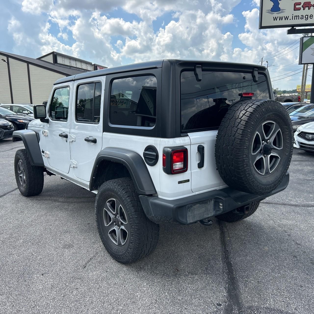 Jeep Wrangler Vehicle Full-screen Gallery Image 2