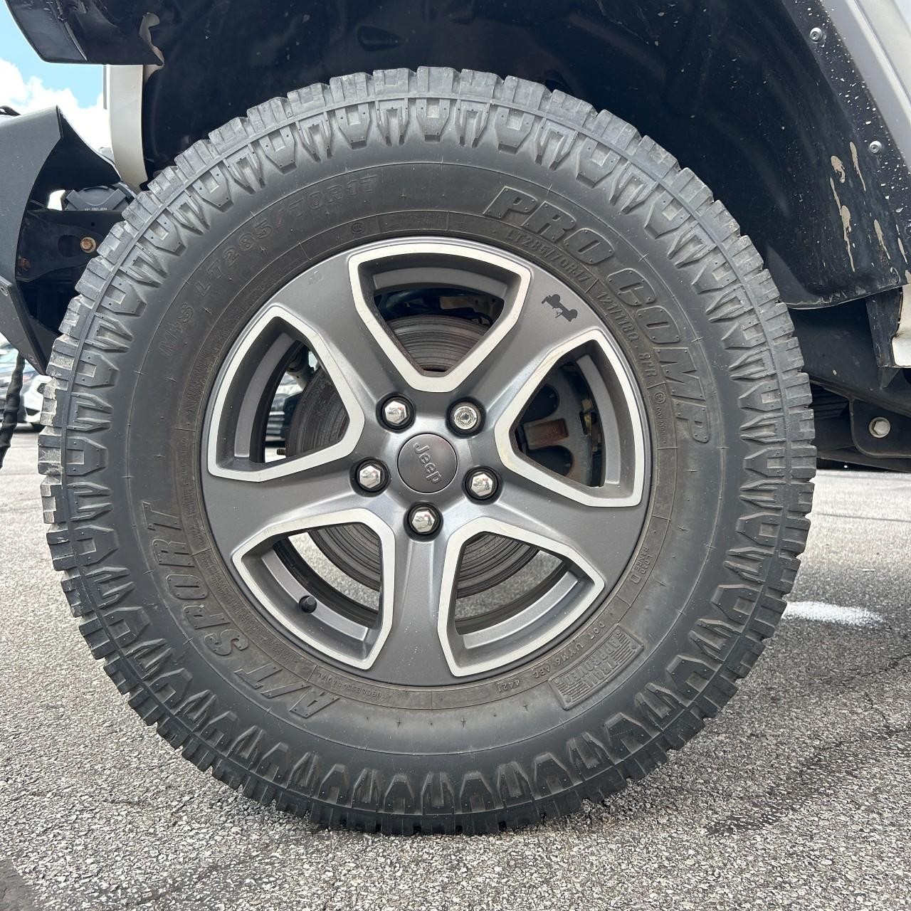 Jeep Wrangler Vehicle Full-screen Gallery Image 7