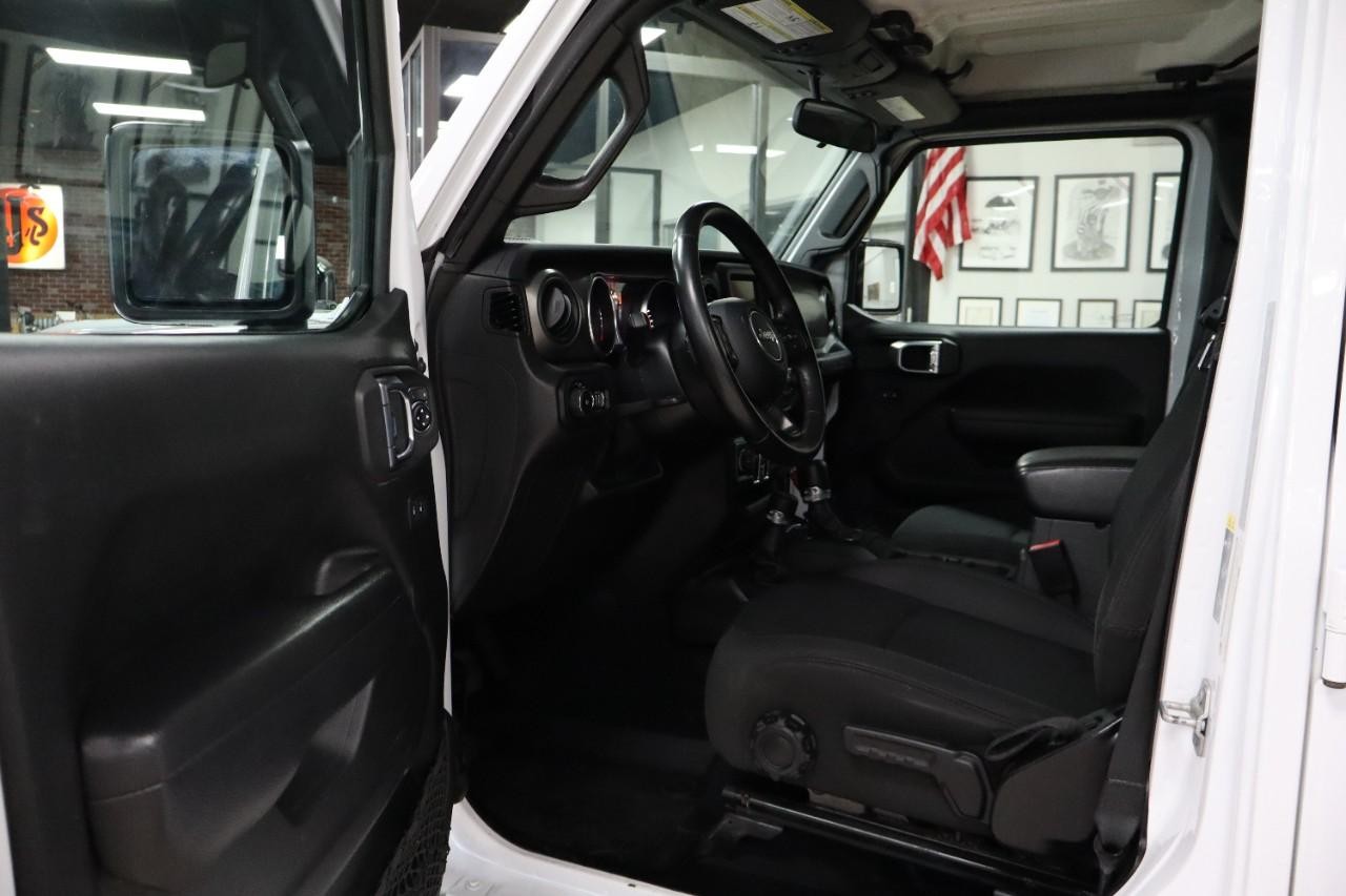 Jeep Wrangler Vehicle Full-screen Gallery Image 9