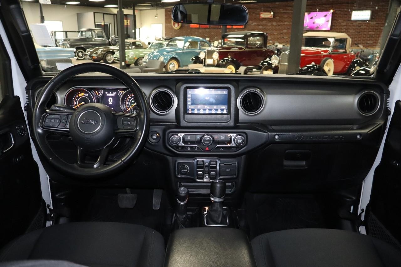 Jeep Wrangler Vehicle Full-screen Gallery Image 11