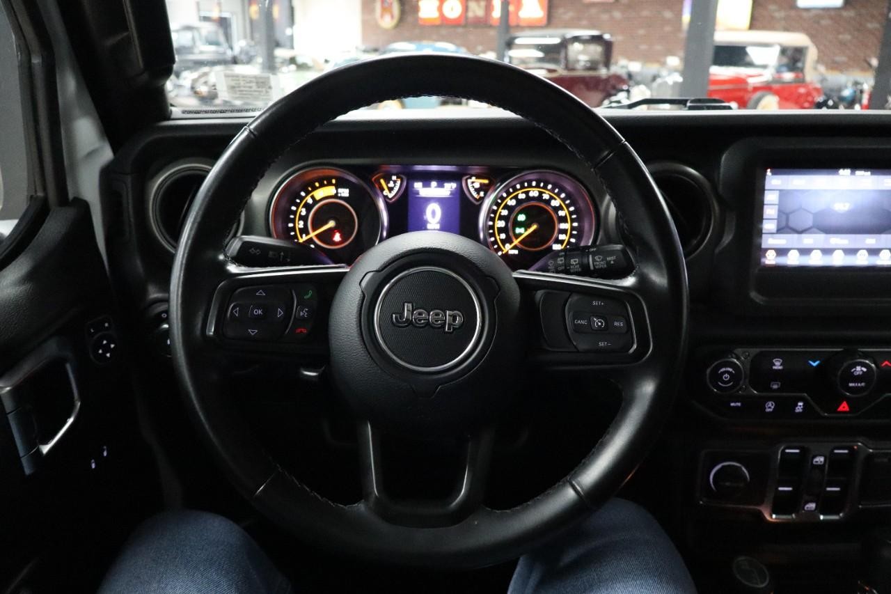 Jeep Wrangler Vehicle Full-screen Gallery Image 12