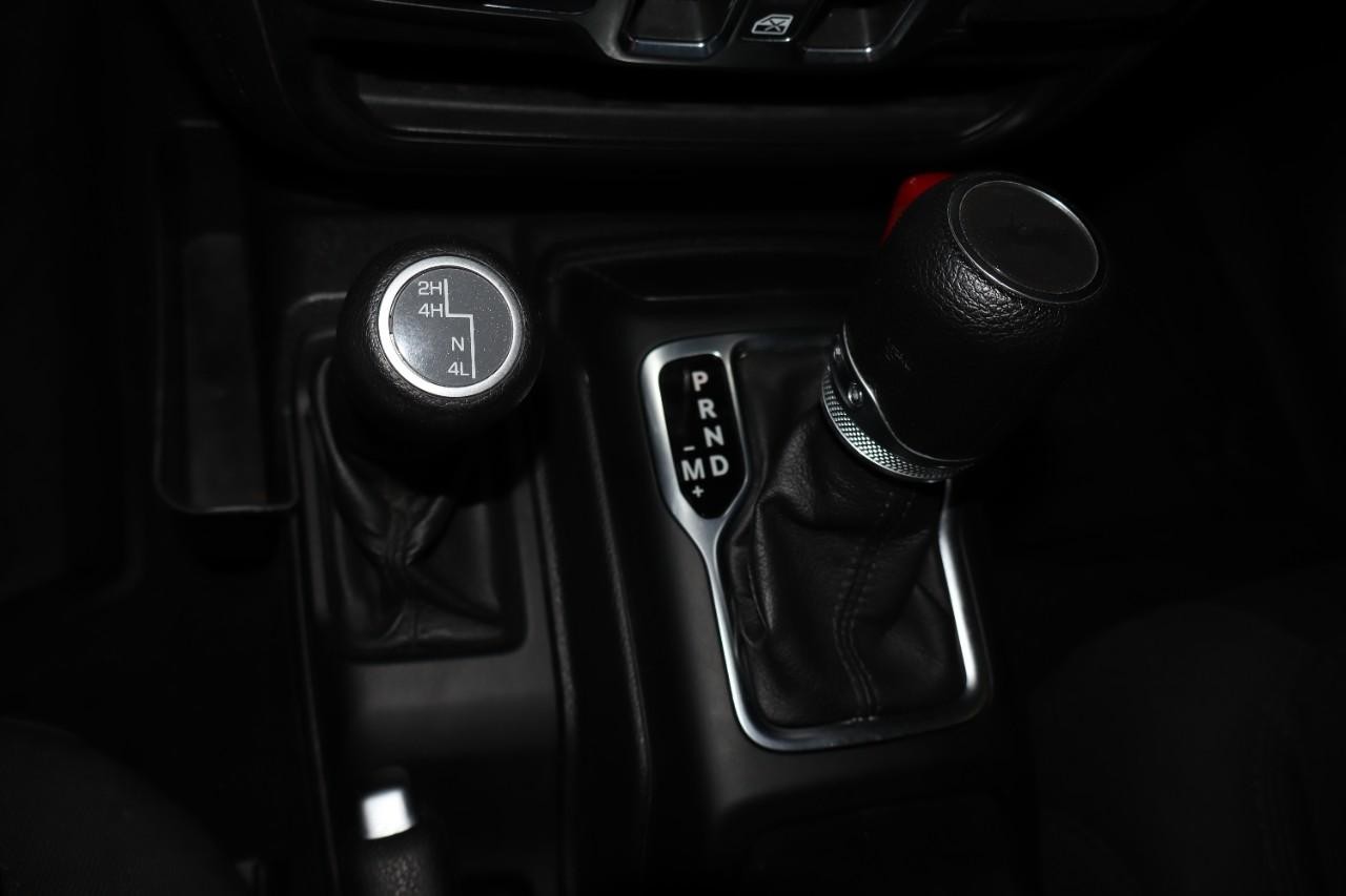 Jeep Wrangler Vehicle Full-screen Gallery Image 19