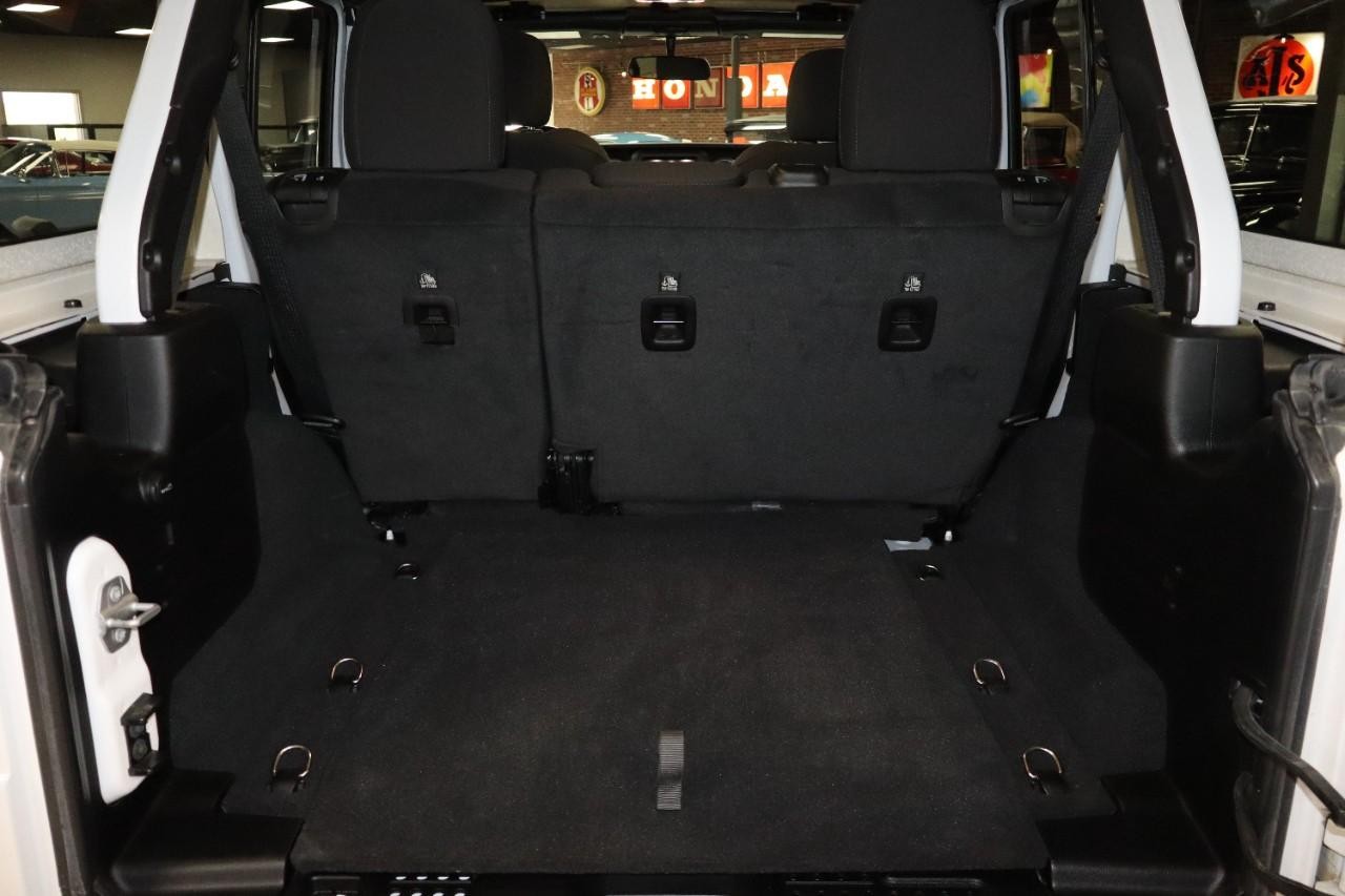 Jeep Wrangler Vehicle Full-screen Gallery Image 22