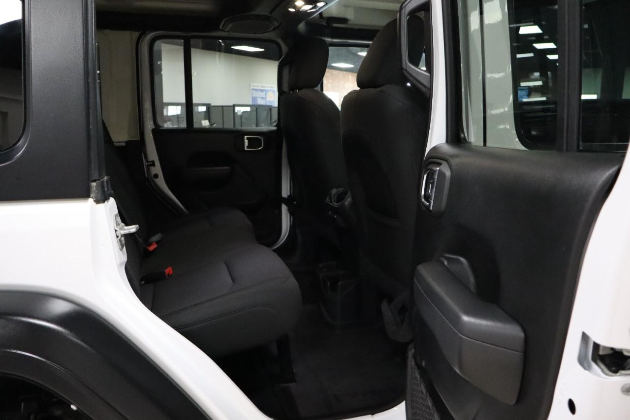 Jeep Wrangler Vehicle Full-screen Gallery Image 25