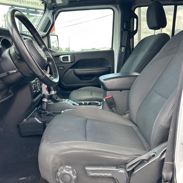 Jeep Wrangler Vehicle Full-screen Gallery Image 8