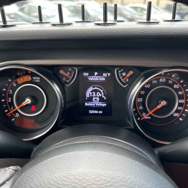 Jeep Wrangler Vehicle Full-screen Gallery Image 14