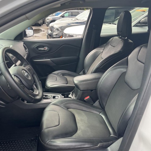 Jeep Cherokee Vehicle Full-screen Gallery Image 5