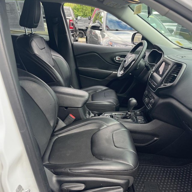 Jeep Cherokee Vehicle Full-screen Gallery Image 6