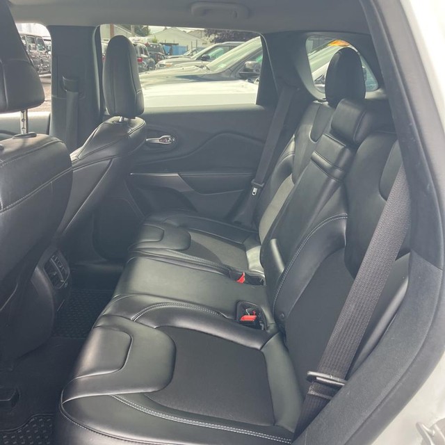 Jeep Cherokee Vehicle Full-screen Gallery Image 7