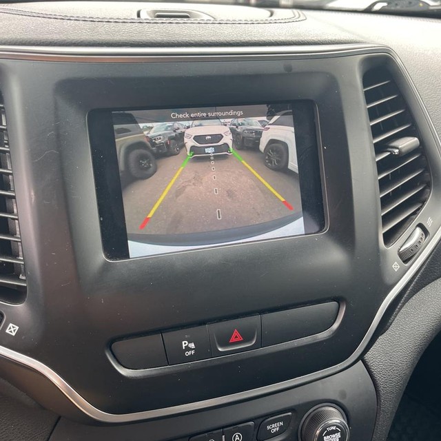 Jeep Cherokee Vehicle Full-screen Gallery Image 11