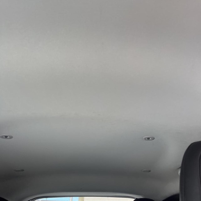 Jeep Cherokee Vehicle Full-screen Gallery Image 12