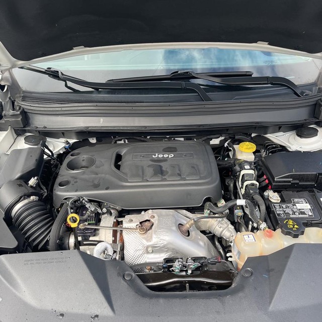 Jeep Cherokee Vehicle Full-screen Gallery Image 14