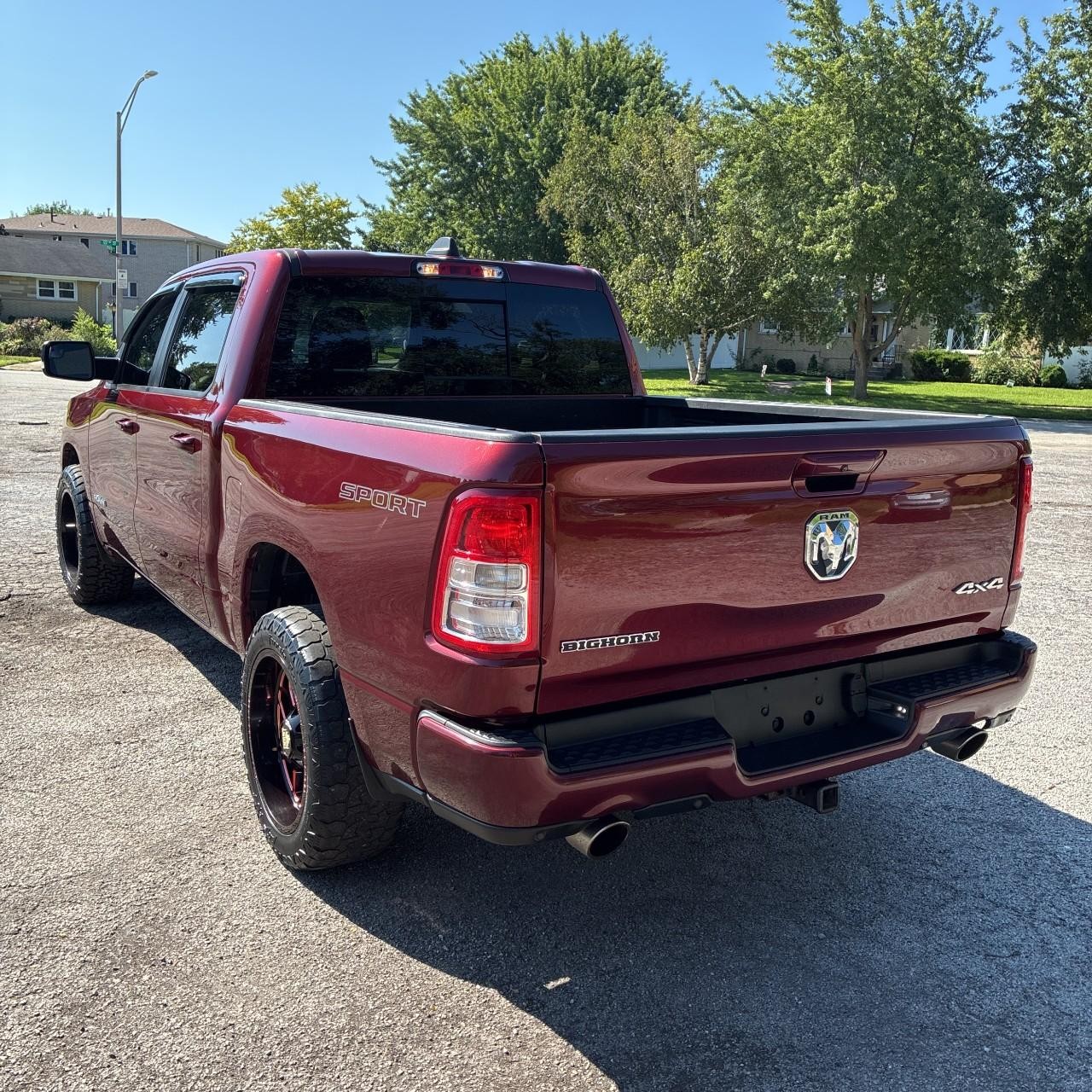 Ram 1500 Vehicle Full-screen Gallery Image 3