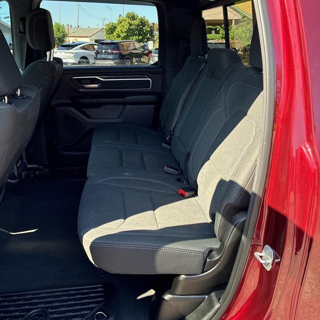 Ram 1500 Vehicle Full-screen Gallery Image 13