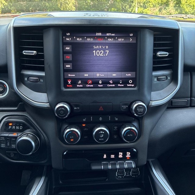 Ram 1500 Vehicle Full-screen Gallery Image 16