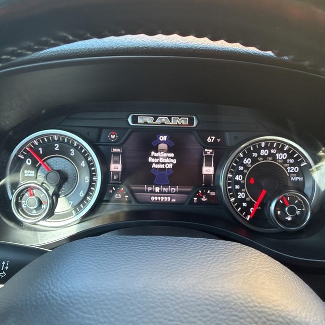 Ram 1500 Vehicle Full-screen Gallery Image 18