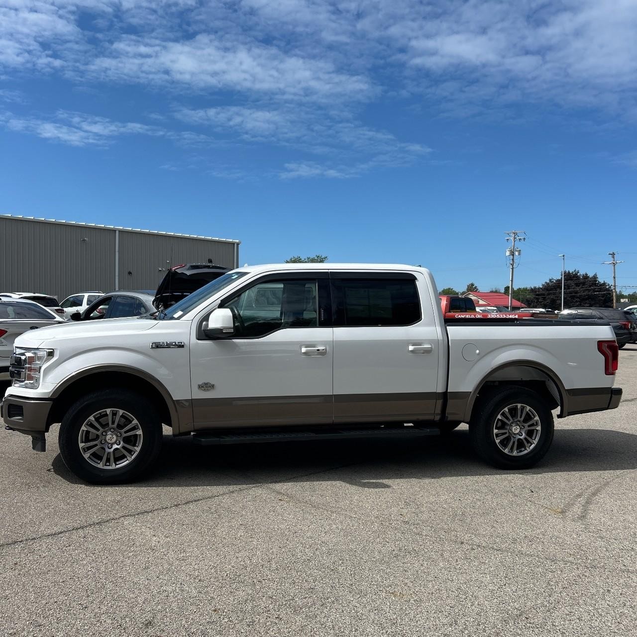 Ford F-150 Vehicle Full-screen Gallery Image 2