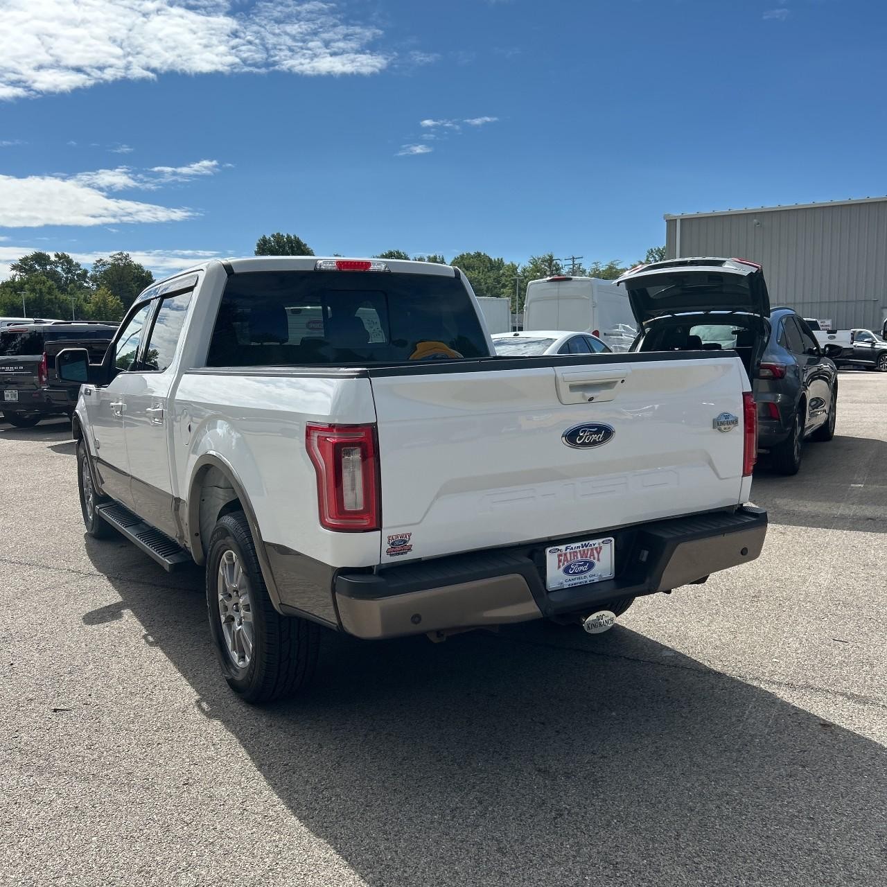 Ford F-150 Vehicle Full-screen Gallery Image 3