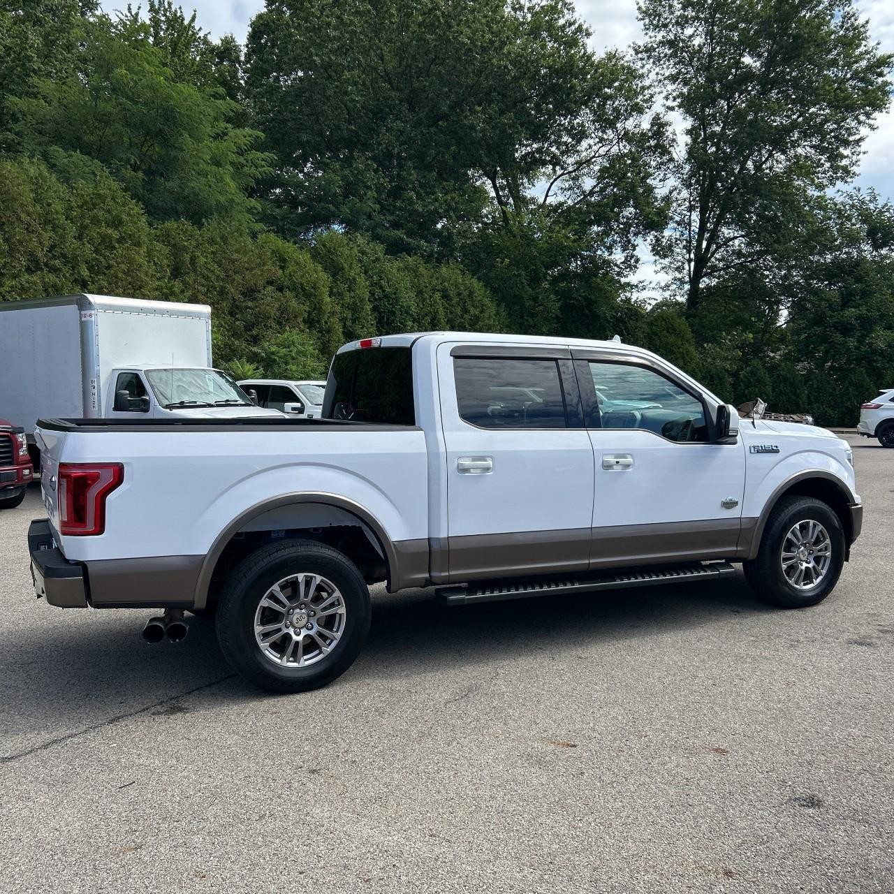 Ford F-150 Vehicle Full-screen Gallery Image 5