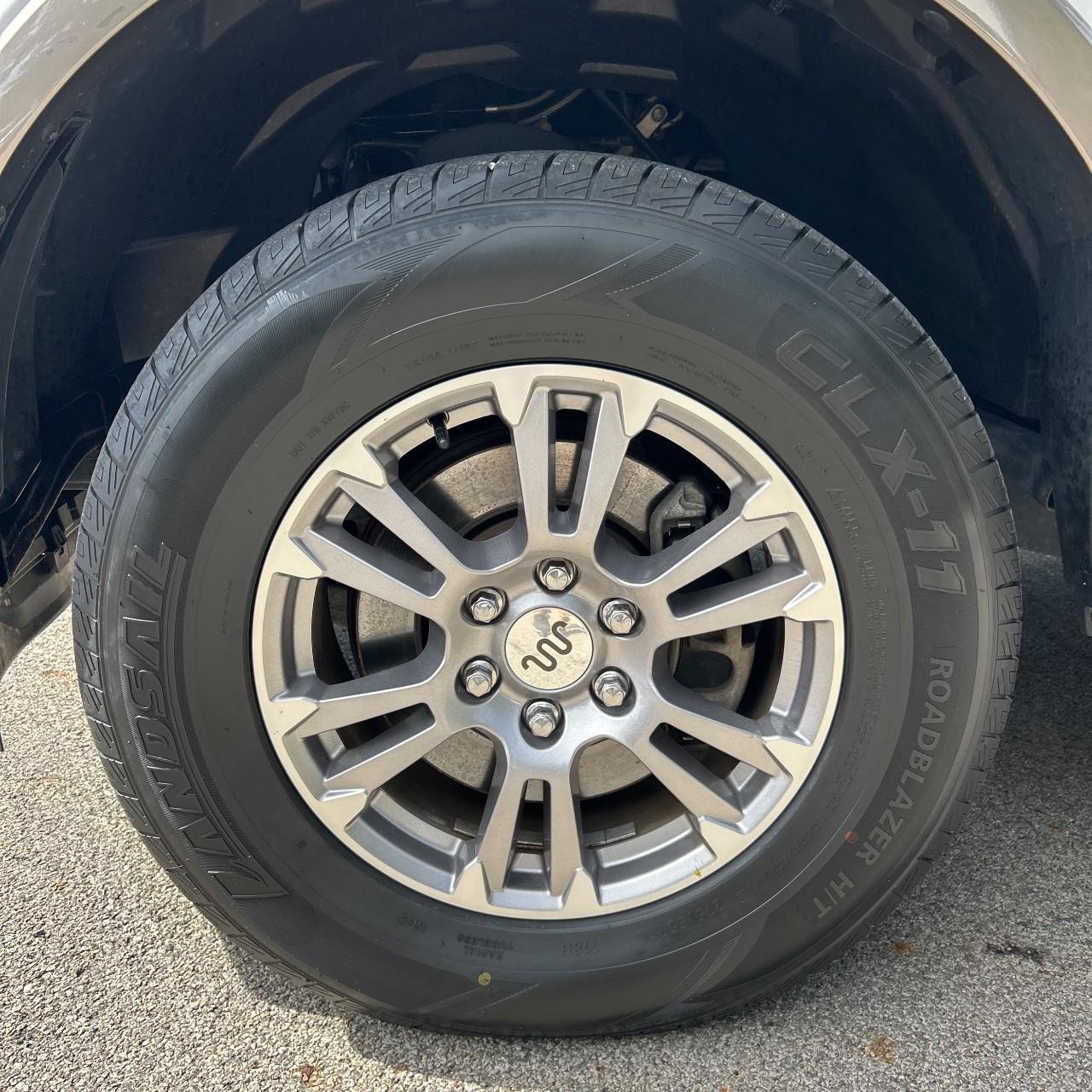 Ford F-150 Vehicle Full-screen Gallery Image 8