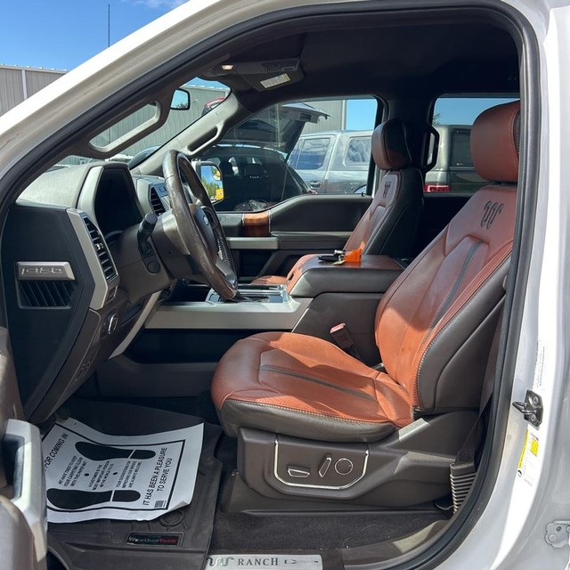 Ford F-150 Vehicle Full-screen Gallery Image 11