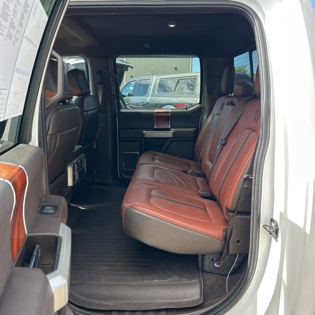 Ford F-150 Vehicle Full-screen Gallery Image 13