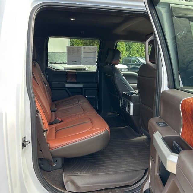 Ford F-150 Vehicle Full-screen Gallery Image 14