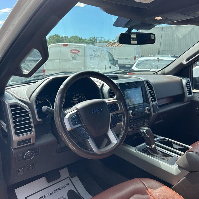Ford F-150 Vehicle Full-screen Gallery Image 15