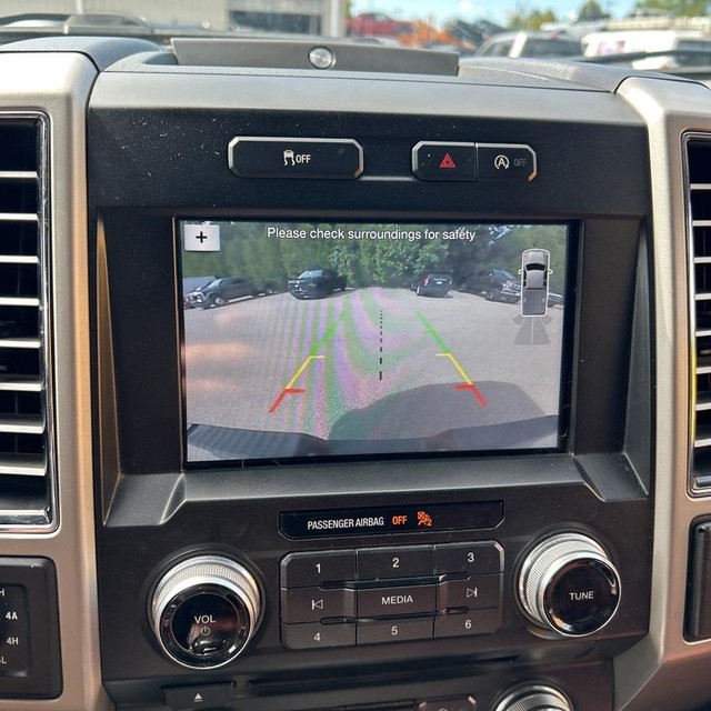 Ford F-150 Vehicle Full-screen Gallery Image 17